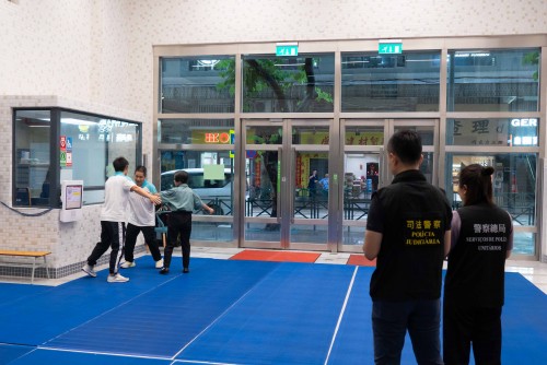 守護校園安全 —模擬“可疑人物闖入校園” 應急演習