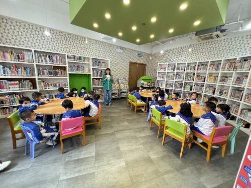 幼低班參觀青洲圖書館