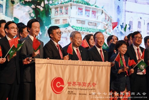 青洲中學舞蹈隊獻技第十七屆世界華商大會