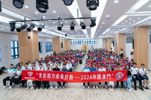 愛奇藝 “光影助力成長計畫”影視團隊走進我校