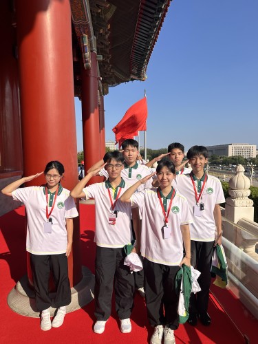 向國旗敬禮—我校升旗隊代表赴京交流
