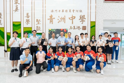 溫情滿校園—學生會校門迎師送祝福