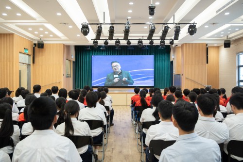科技潤心 逐夢前行—我校初三學子觀看杭澳科創青年面對面直播